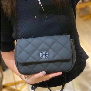 TORY BURCH WILLA MATE SMALL SHOULDER BAG. 149682